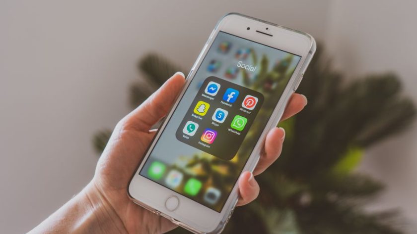 7 Essential Budget Apps for Tracking Travel Expenses on the Go