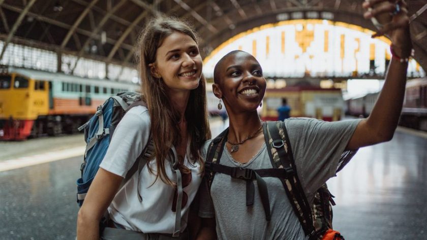 7 Essential Budget Apps for Tracking Travel Expenses on the Go