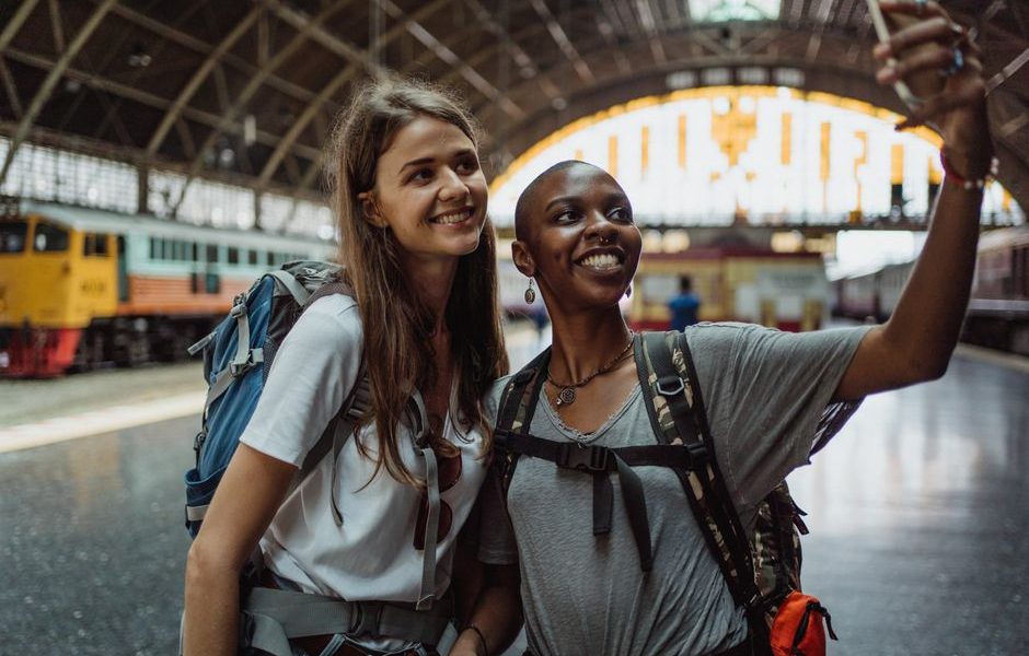 7 Essential Budget Apps for Tracking Travel Expenses on the Go