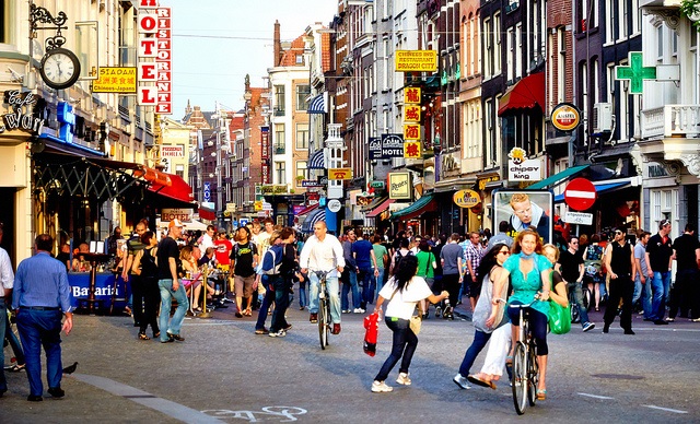 Amsterdam Travel Tips: A Guide to visiting Dam Square Amsterdam Travel Tips: A Guide to visiting Dam Square
