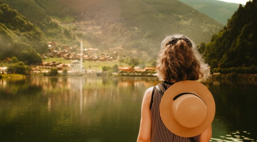 Solo Travel Groups Over 40: What Works and What Doesn’t