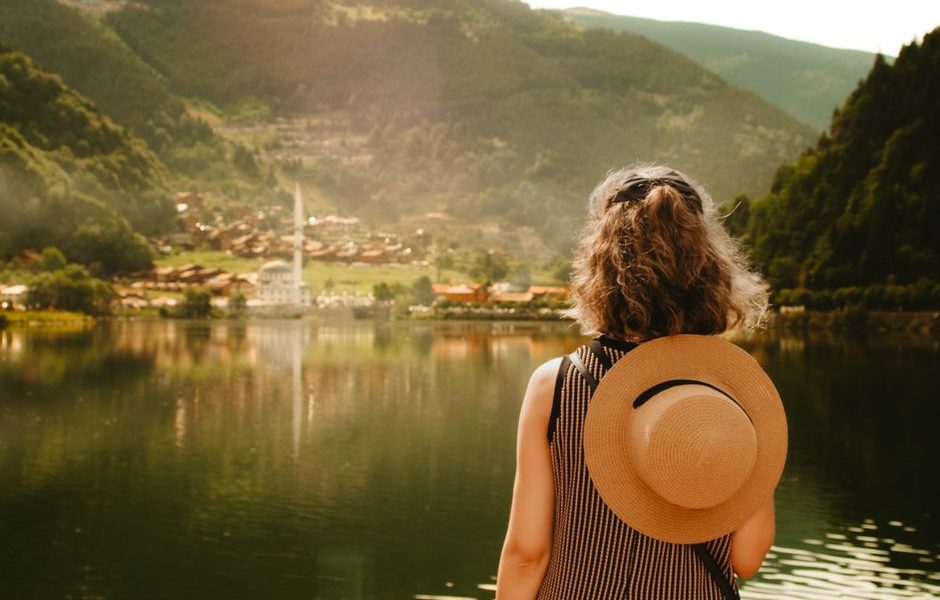 Solo Travel Groups Over 40: What Works and What Doesn’t