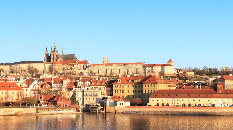 Travel Europe Under  A Day: How I Traveled Europe on  a Day (Without Sleeping in Hostel Dorms)